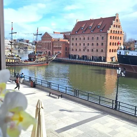 Magical River View By Downtown Apartment
