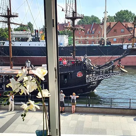 Magical River View Old Town Gdansk By Downtown Apartments *
