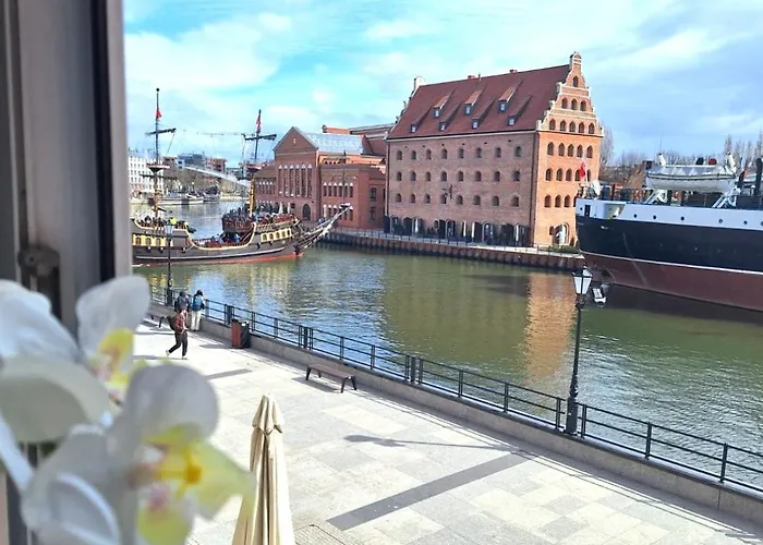 Magical River View By Downtown Apartment